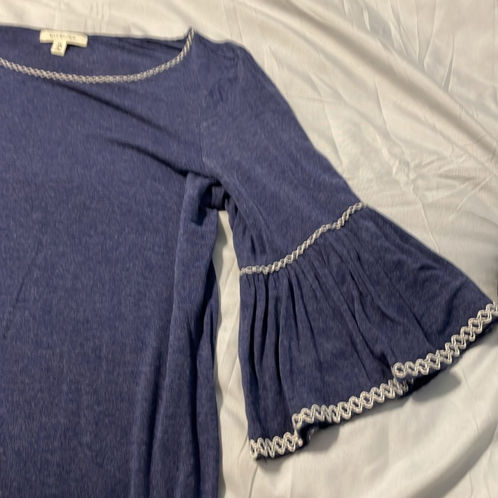 Cute top! - Picture 3 of 3